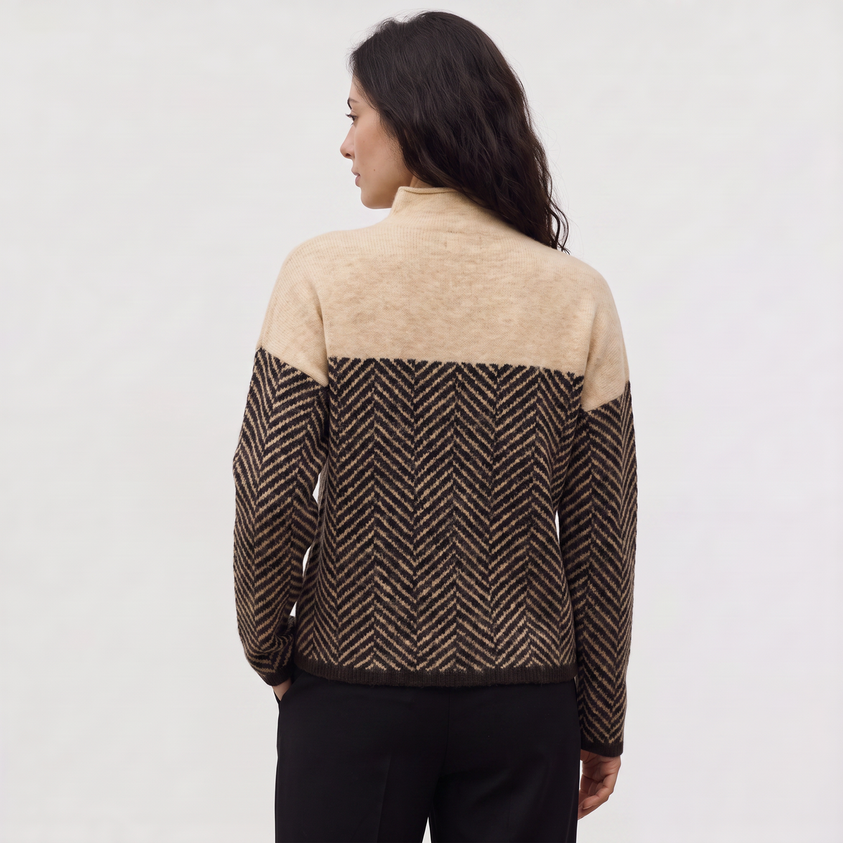 Pull beige décontracté à col roulé — Amielle Paris — vue 5