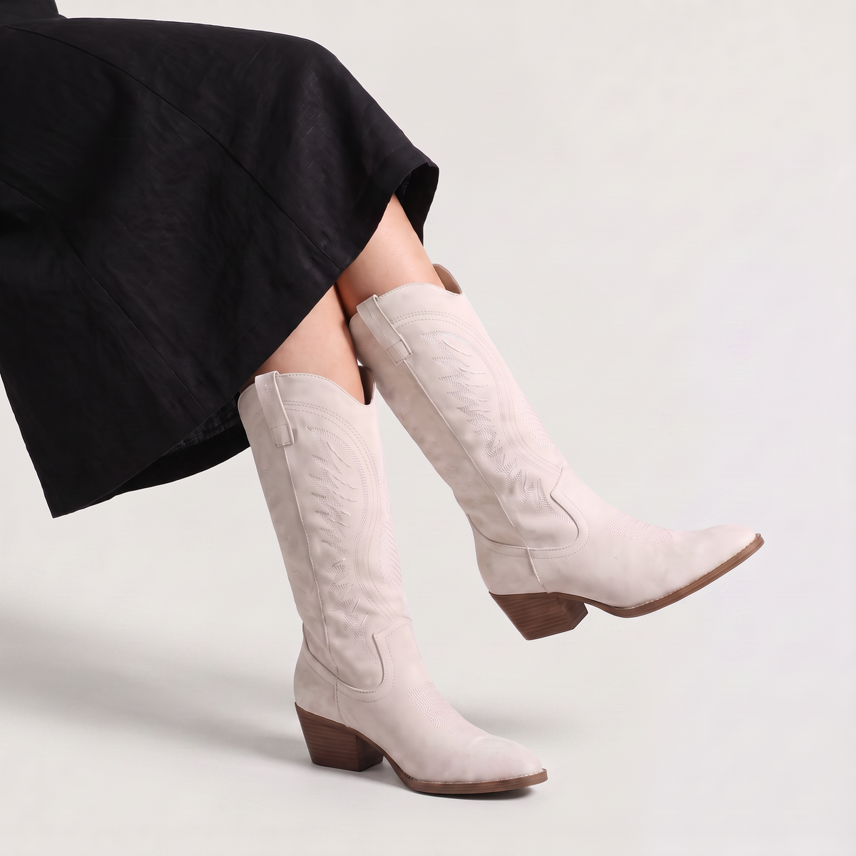 Bottes western hautes brodées effet daim — Amielle Paris — vue 5