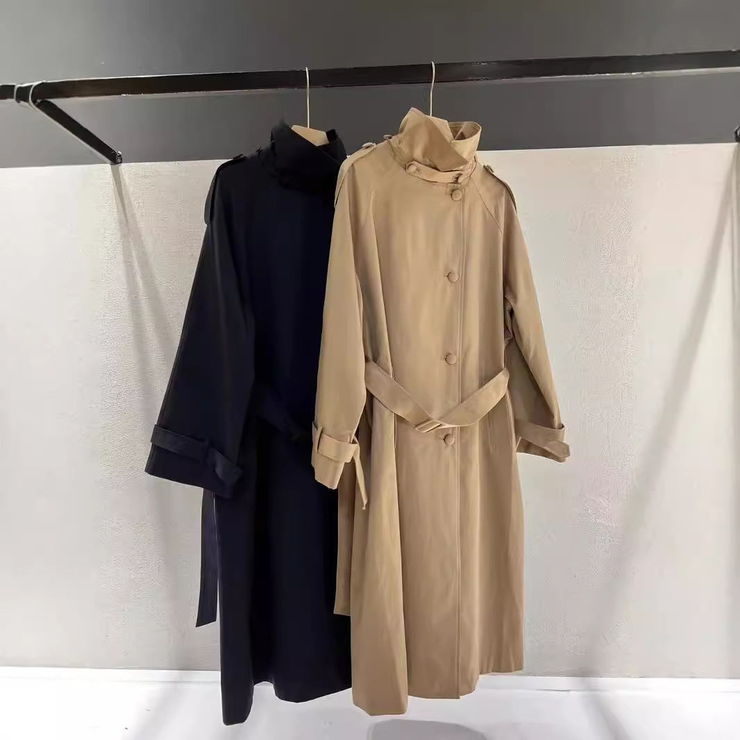 Trench très long à col haut et ceinture — Amielle Paris
