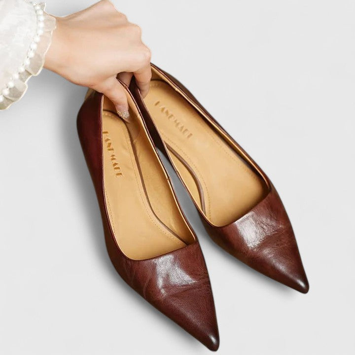 Escarpins aspect cuir à petit talon et bout pointu — Amielle Paris