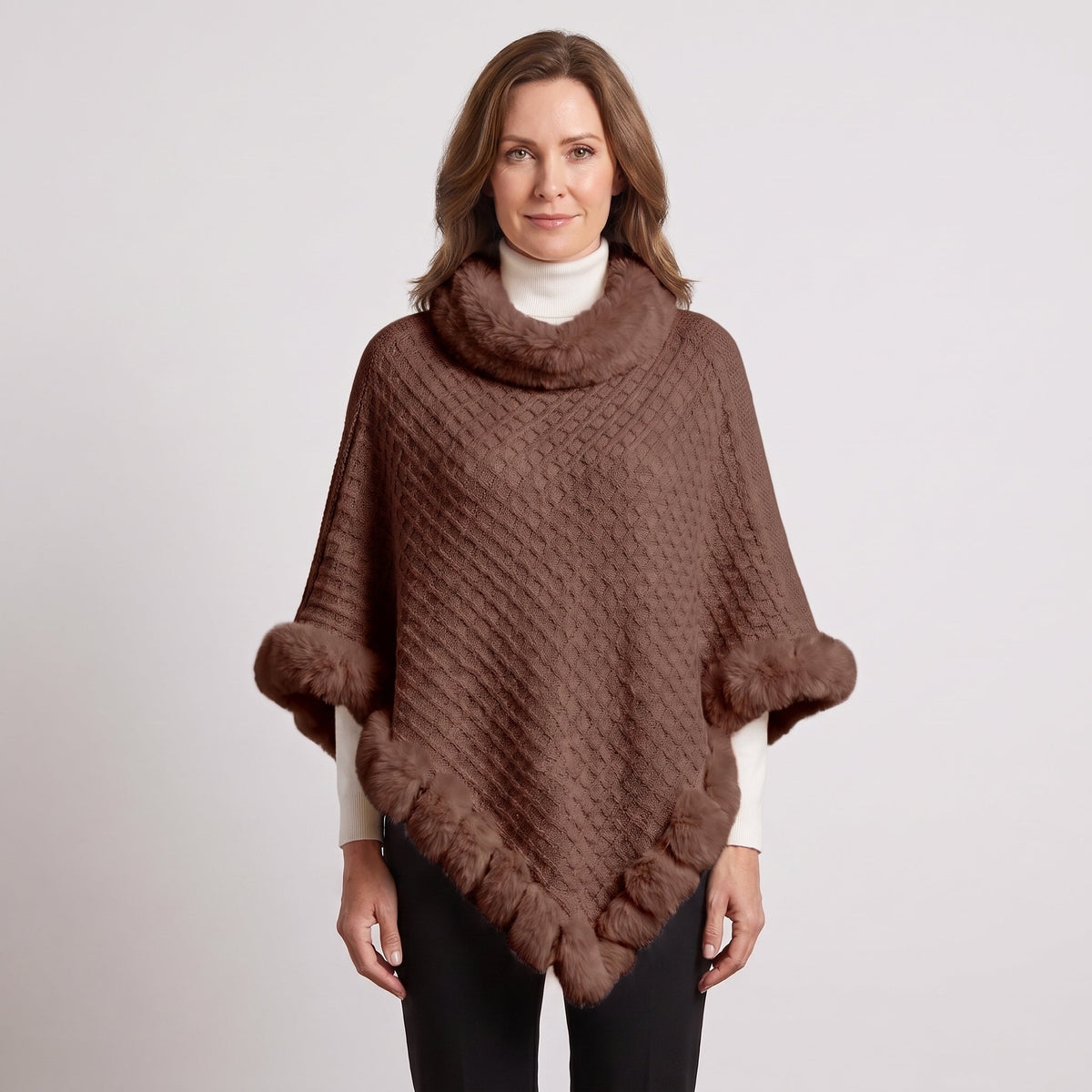 Poncho en maille à bordures duveteuses — vue 6