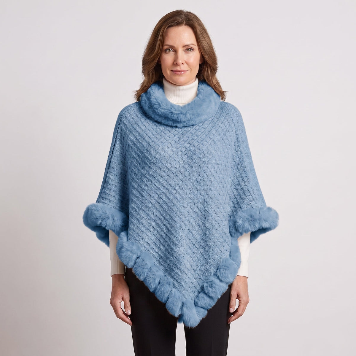 Poncho en maille à bordures duveteuses — vue 5