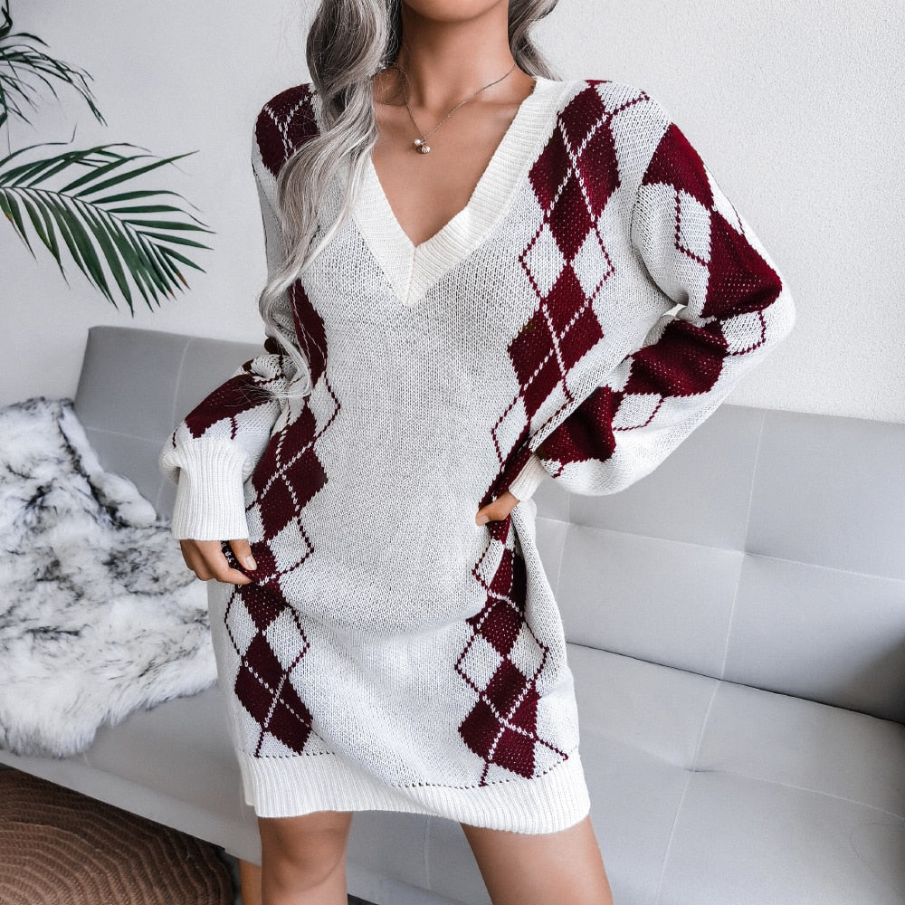 Robe pull ample à losanges et col V — Amielle Paris