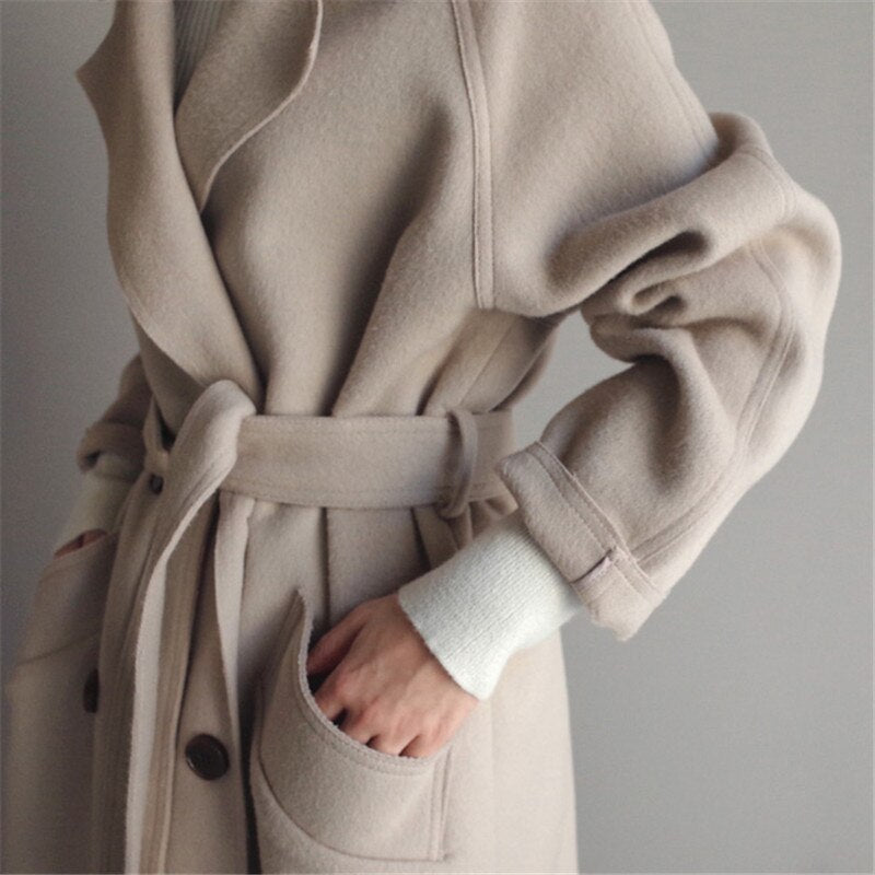 Manteau ample à revers crantés et ceinture — Amielle Paris