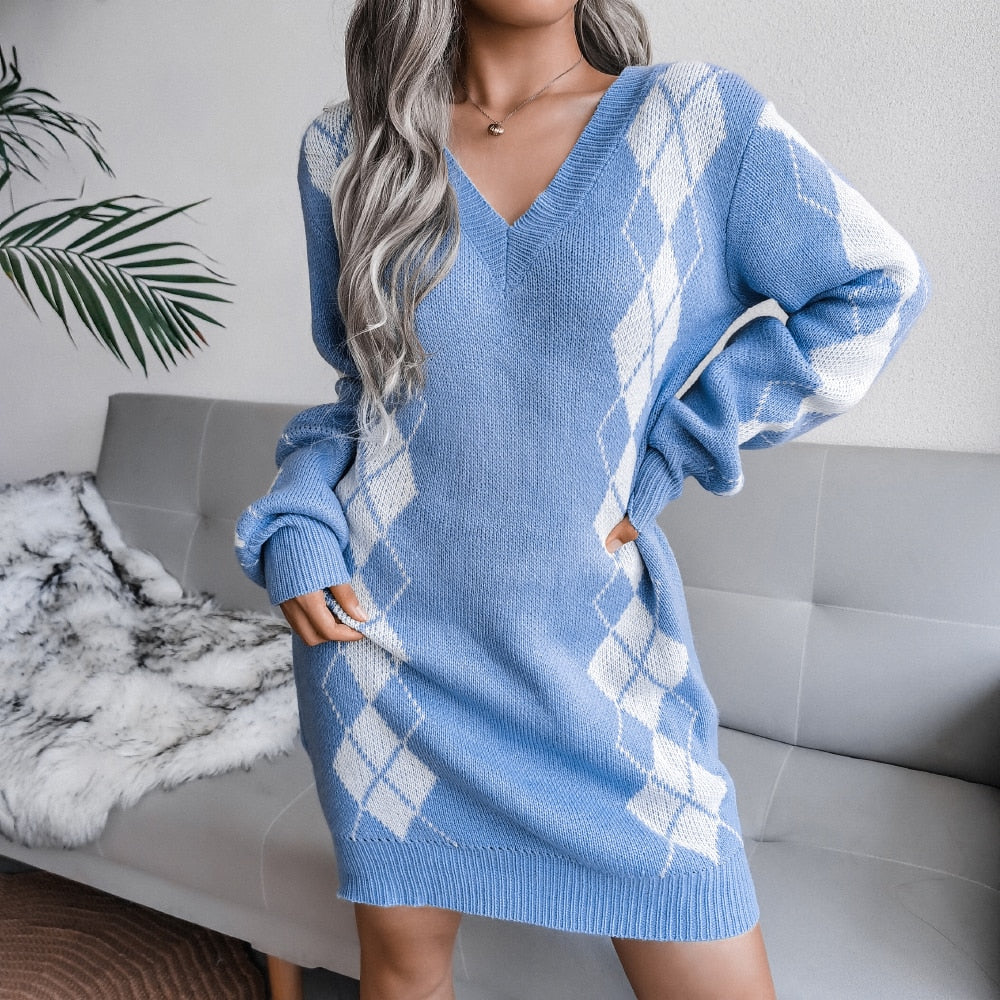 Robe pull ample à losanges et col V — Amielle Paris