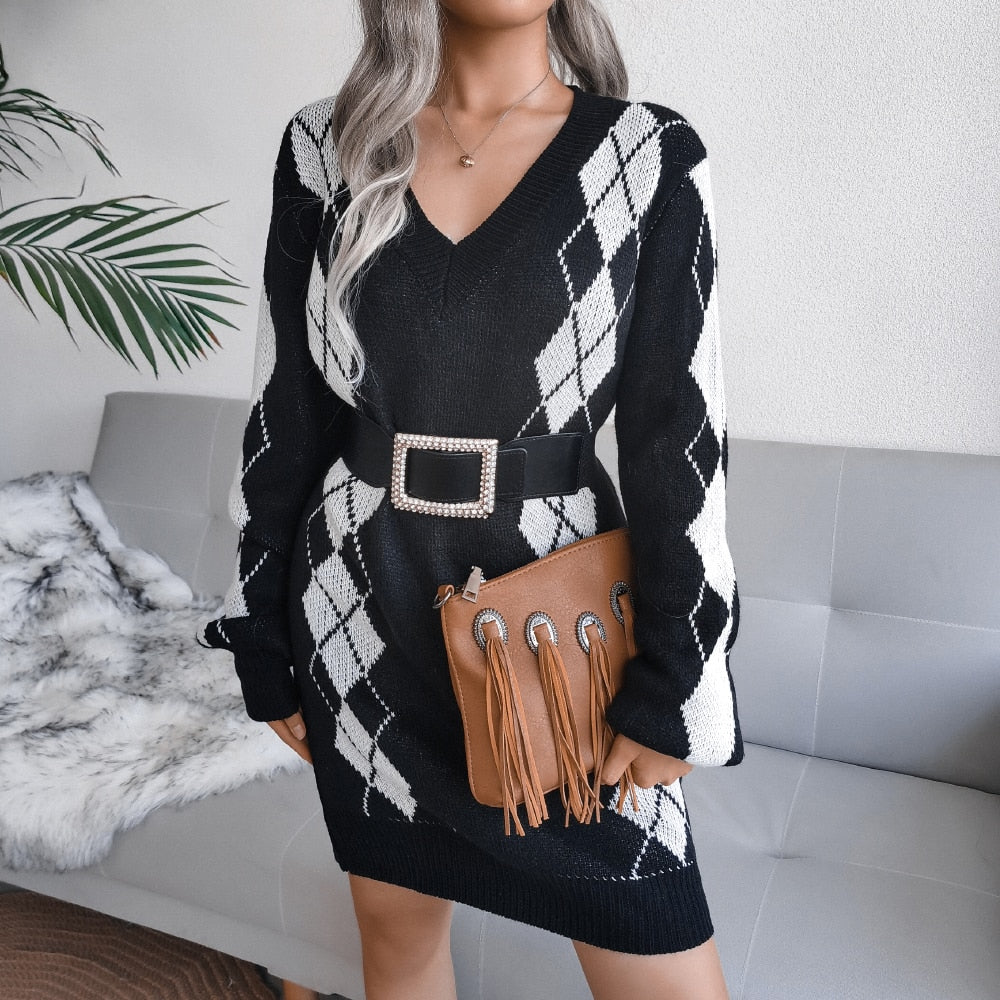 Robe pull ample à losanges et col V — Amielle Paris