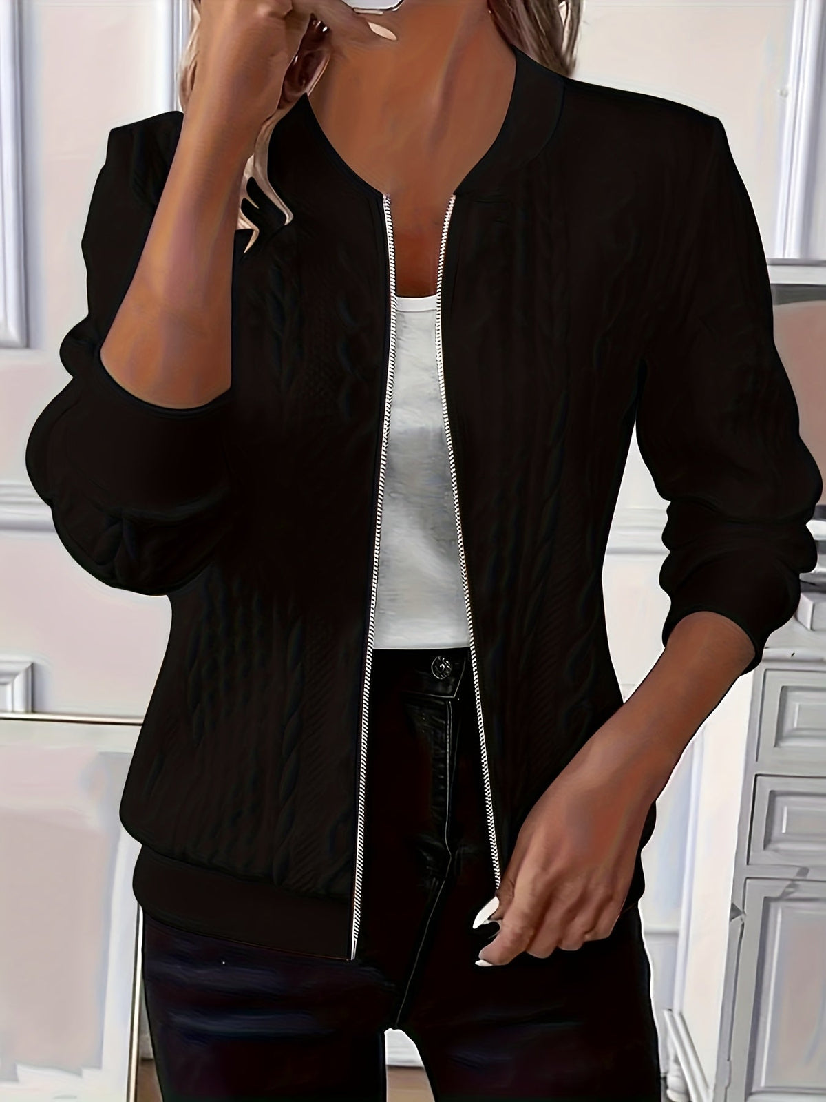 Daniela — Gilet torsadé zippé à col bomber — Amielle Paris