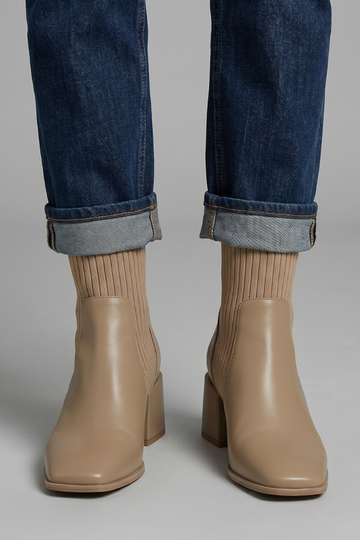 Bottines chaussettes à talon bloc et bout pointu — Amielle Paris