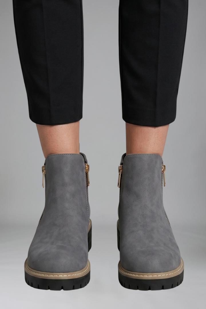 Bottines aspect daim à zip et semelle crantée — Amielle Paris