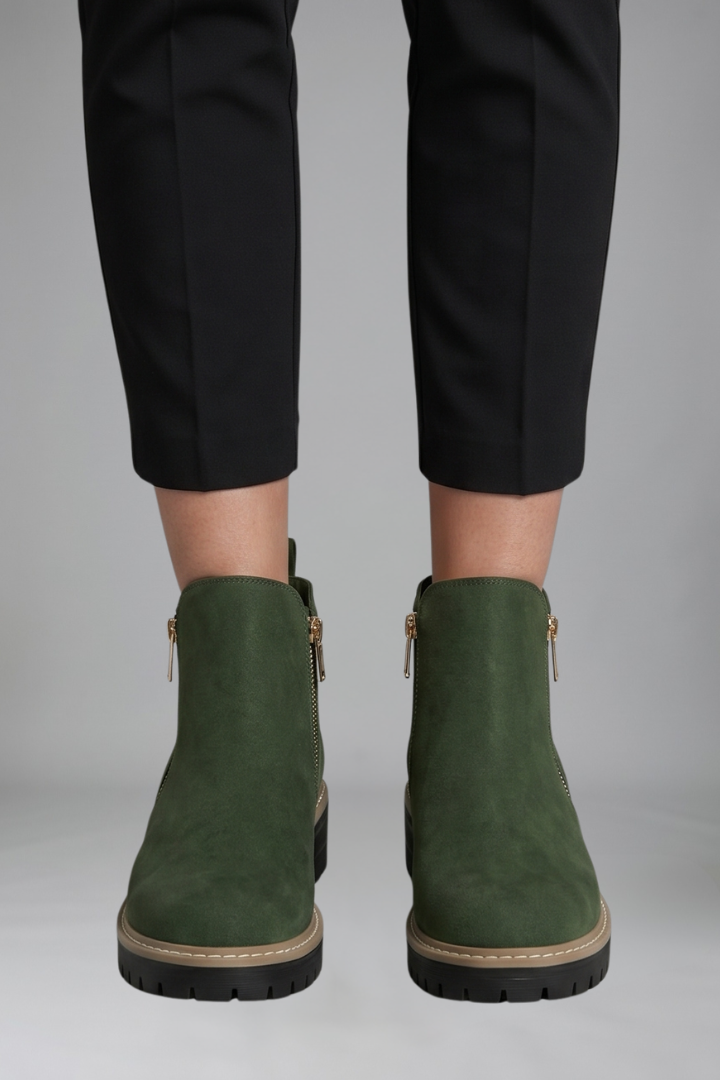 Bottines aspect daim à zip et semelle crantée — Amielle Paris