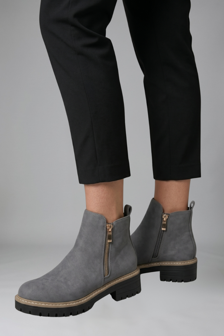 Bottines aspect daim à zip et semelle crantée — Amielle Paris