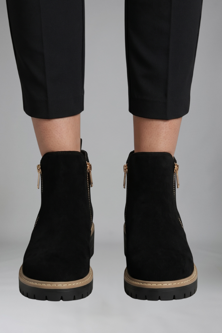 Bottines aspect daim à zip et semelle crantée — Amielle Paris