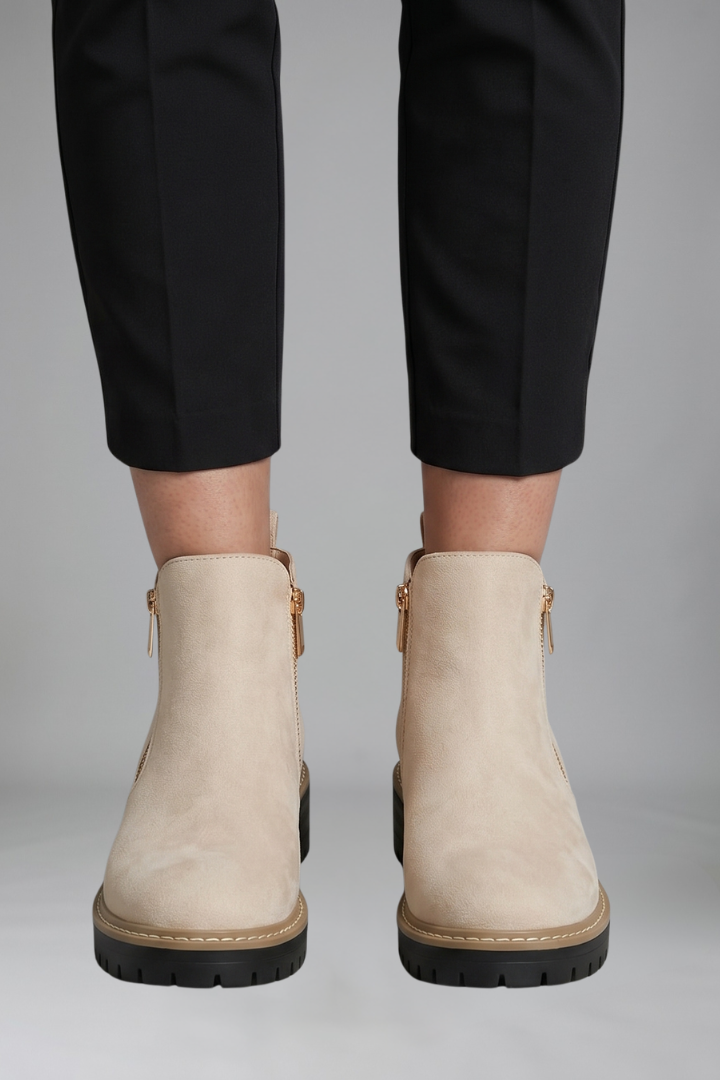 Bottines aspect daim à zip et semelle crantée — Amielle Paris