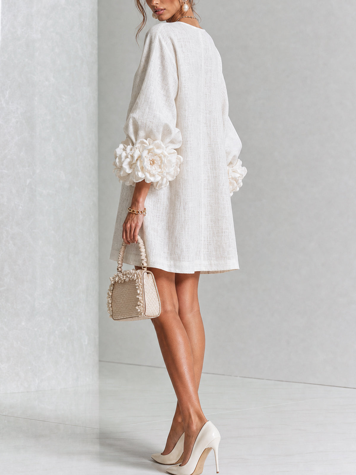 Kailey — Robe courte blanche, poignets fleuris — vue 3