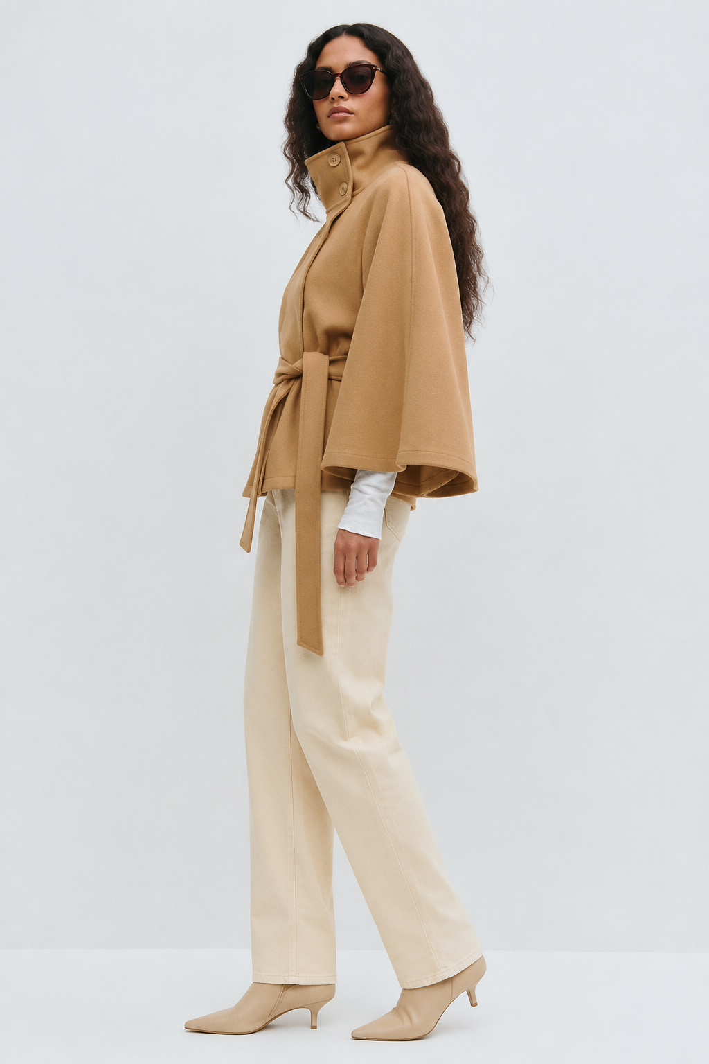 Cape-manteau ceinturée à col montant Amelia — Amielle Paris