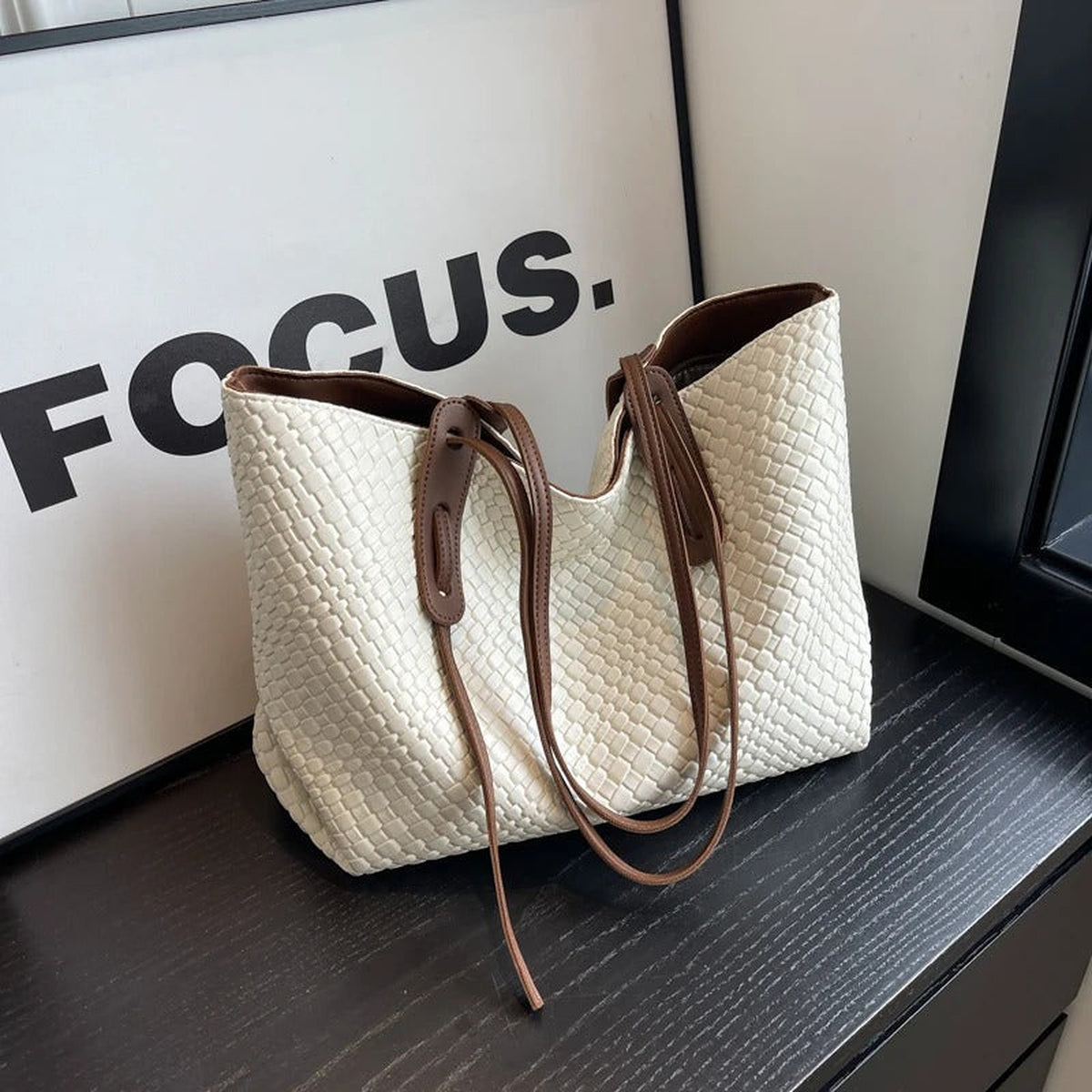 Lora | Sac cabas tressé en cuir vegan