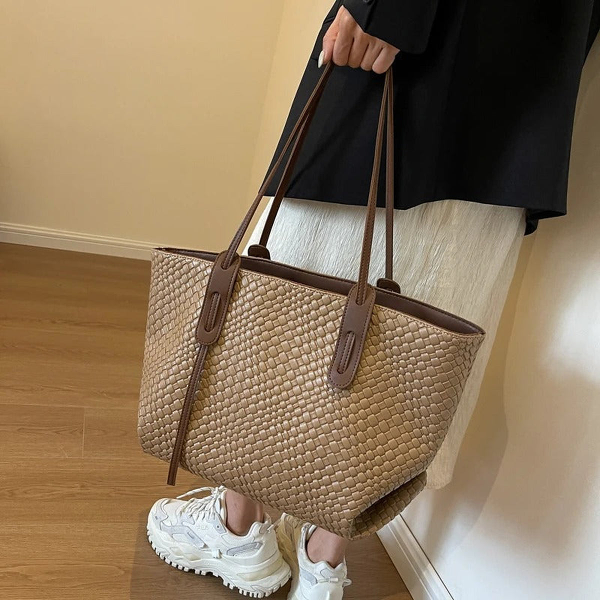Lora | Sac cabas tressé en cuir vegan