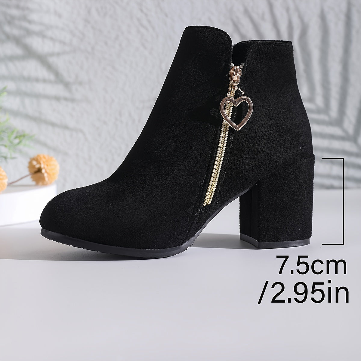 Bottines zippées à talon large et détail cœur