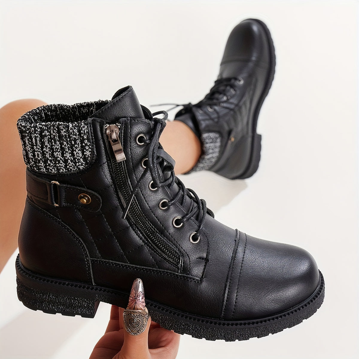 Bottines à lacets et fermeture éclair
