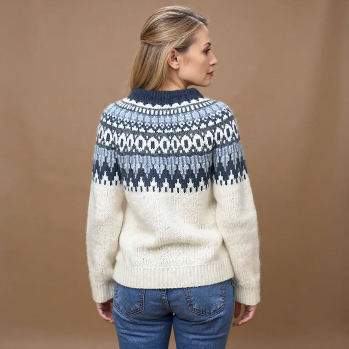 Pull écru et bleu à motifs nordiques