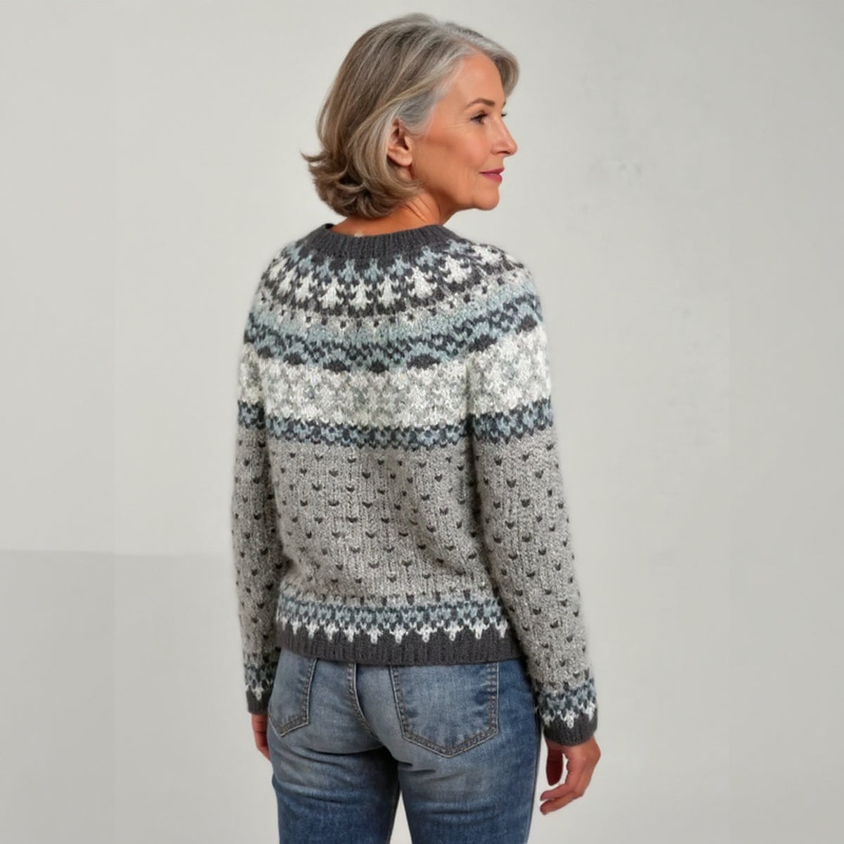 Pull gris à motifs nordiques sur l’ensemble