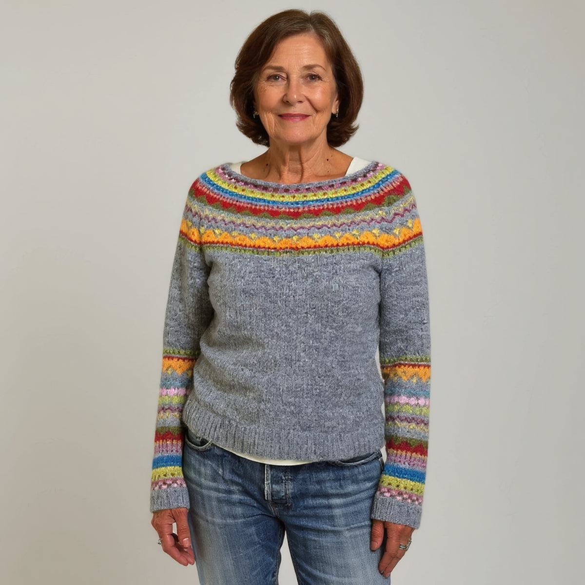 Pull gris à empiècement multicolore