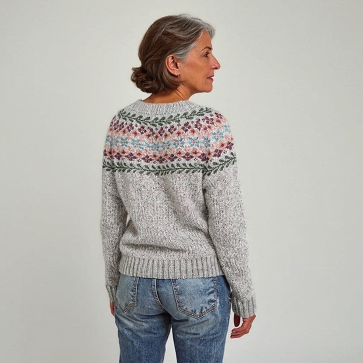 Pull gris à empiècement nordique rose