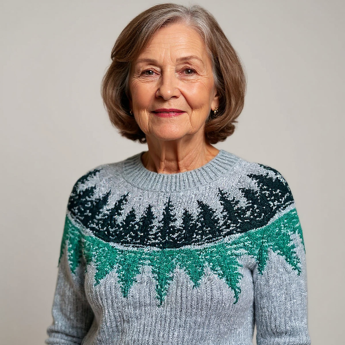 Pull gris à motif sapins verts