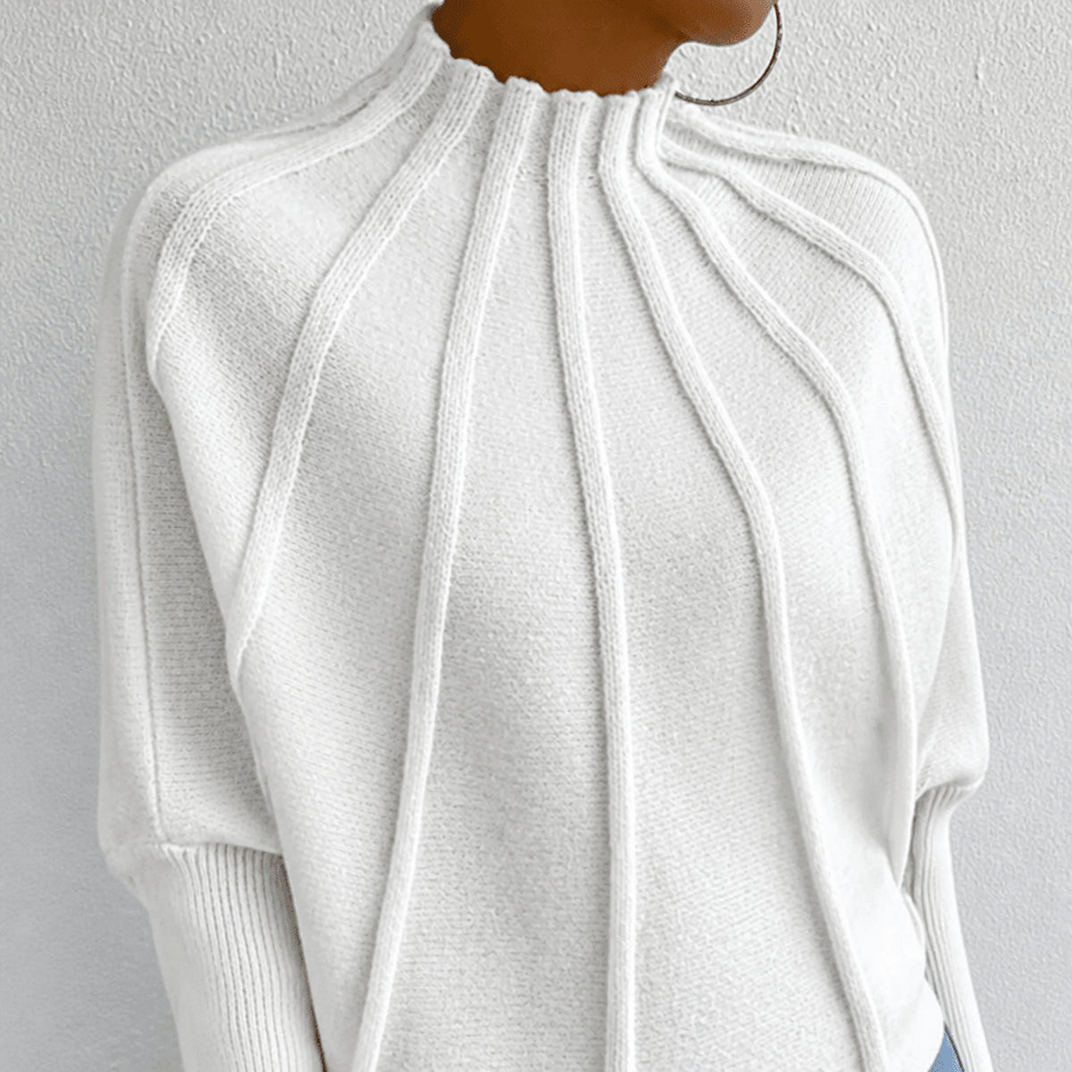 Pull à col montant et détails côtelés