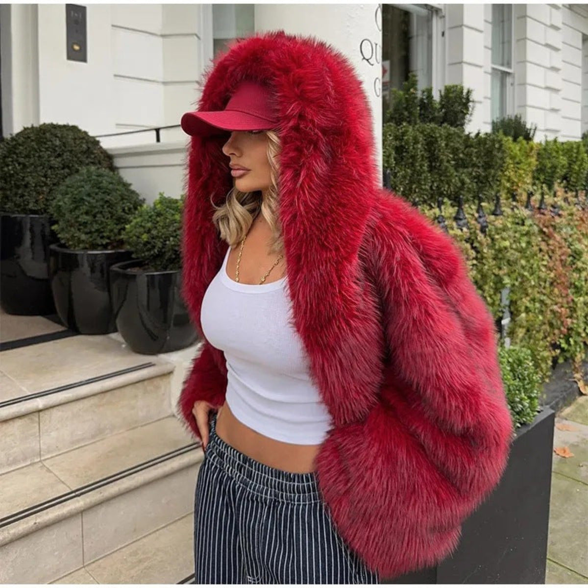 Manteau ample en fausse fourrure à capuche — Amielle Paris