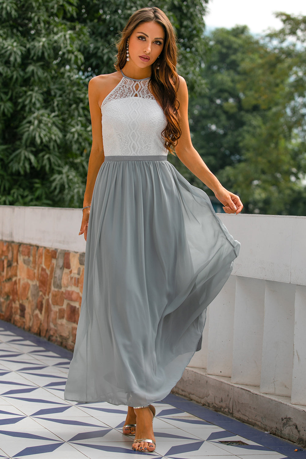 Robe longue à encolure américaine et corsage en dentelle — Amielle Paris