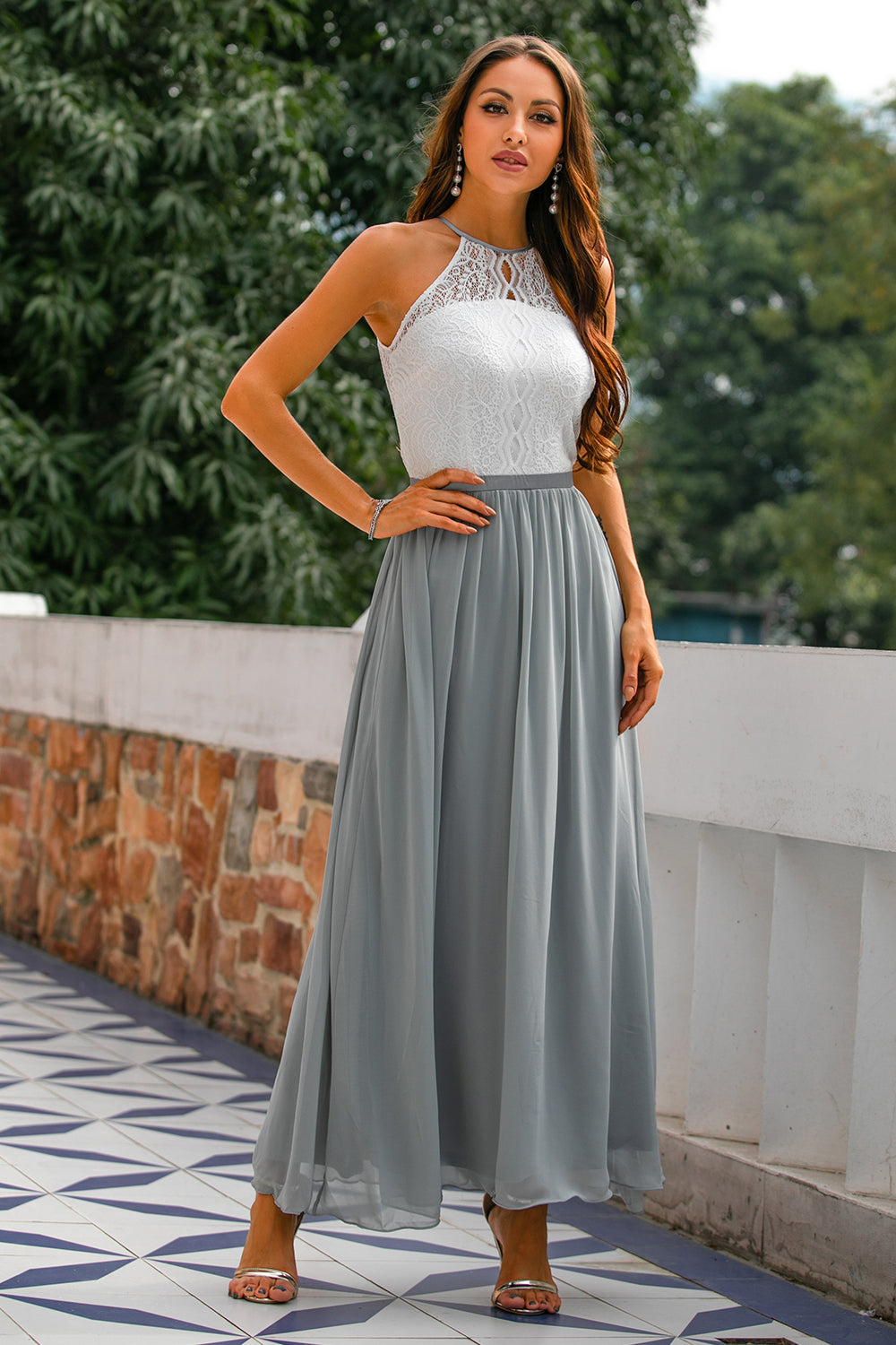 Robe longue à encolure américaine et corsage en dentelle — Amielle Paris