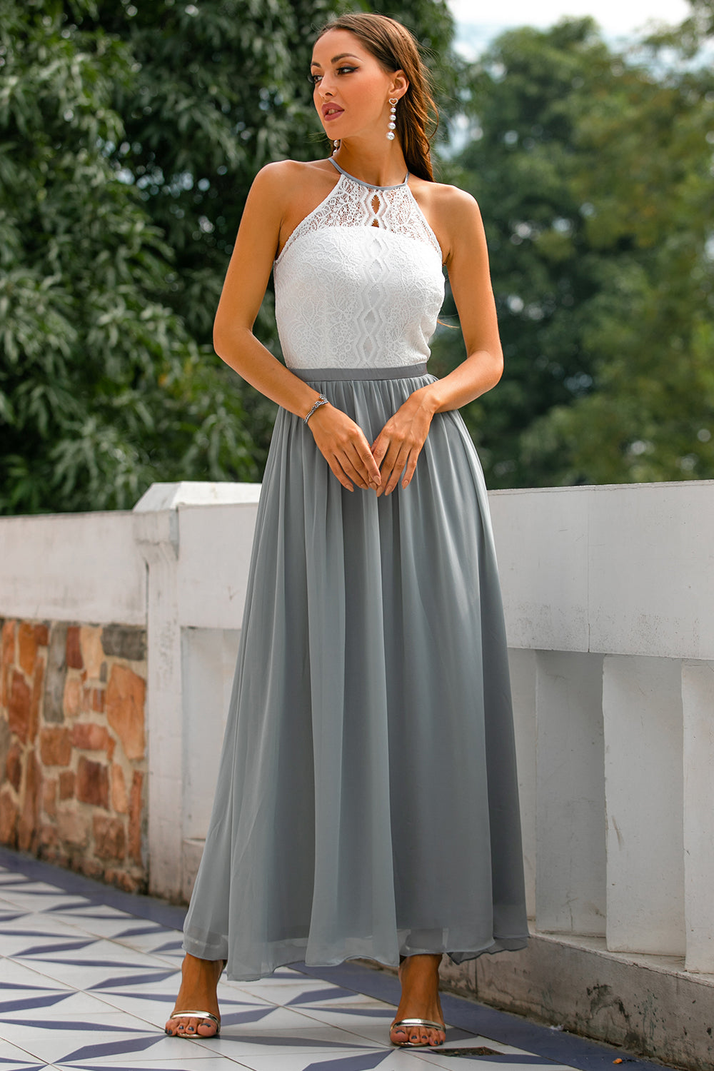 Robe longue à encolure américaine et corsage en dentelle — Amielle Paris