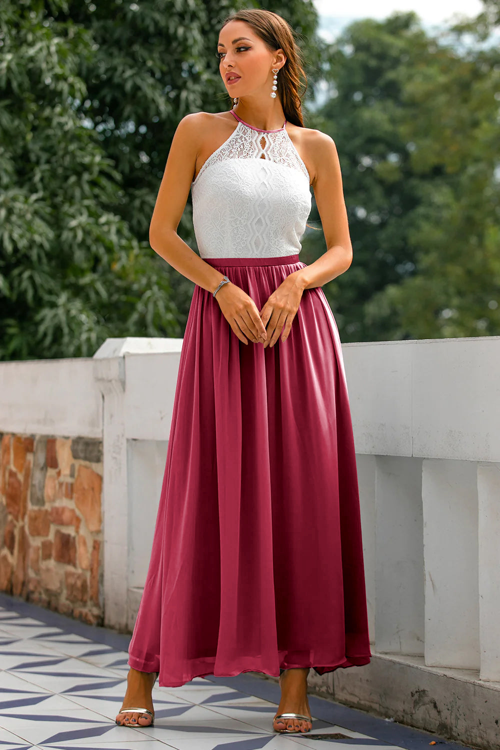 Robe longue à encolure américaine et corsage en dentelle — Amielle Paris