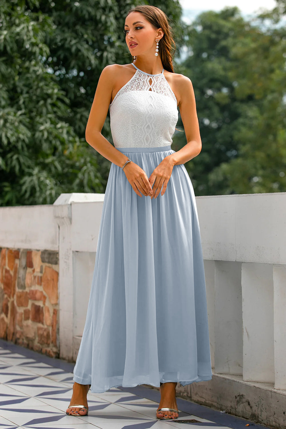 Robe longue à encolure américaine et corsage en dentelle — Amielle Paris
