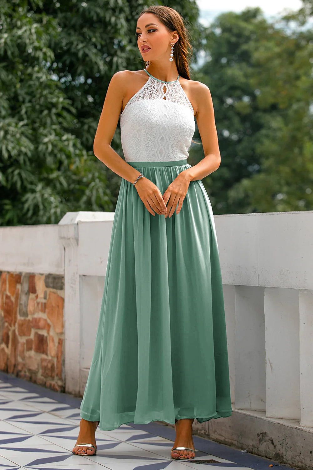 Robe longue à encolure américaine et corsage en dentelle — Amielle Paris