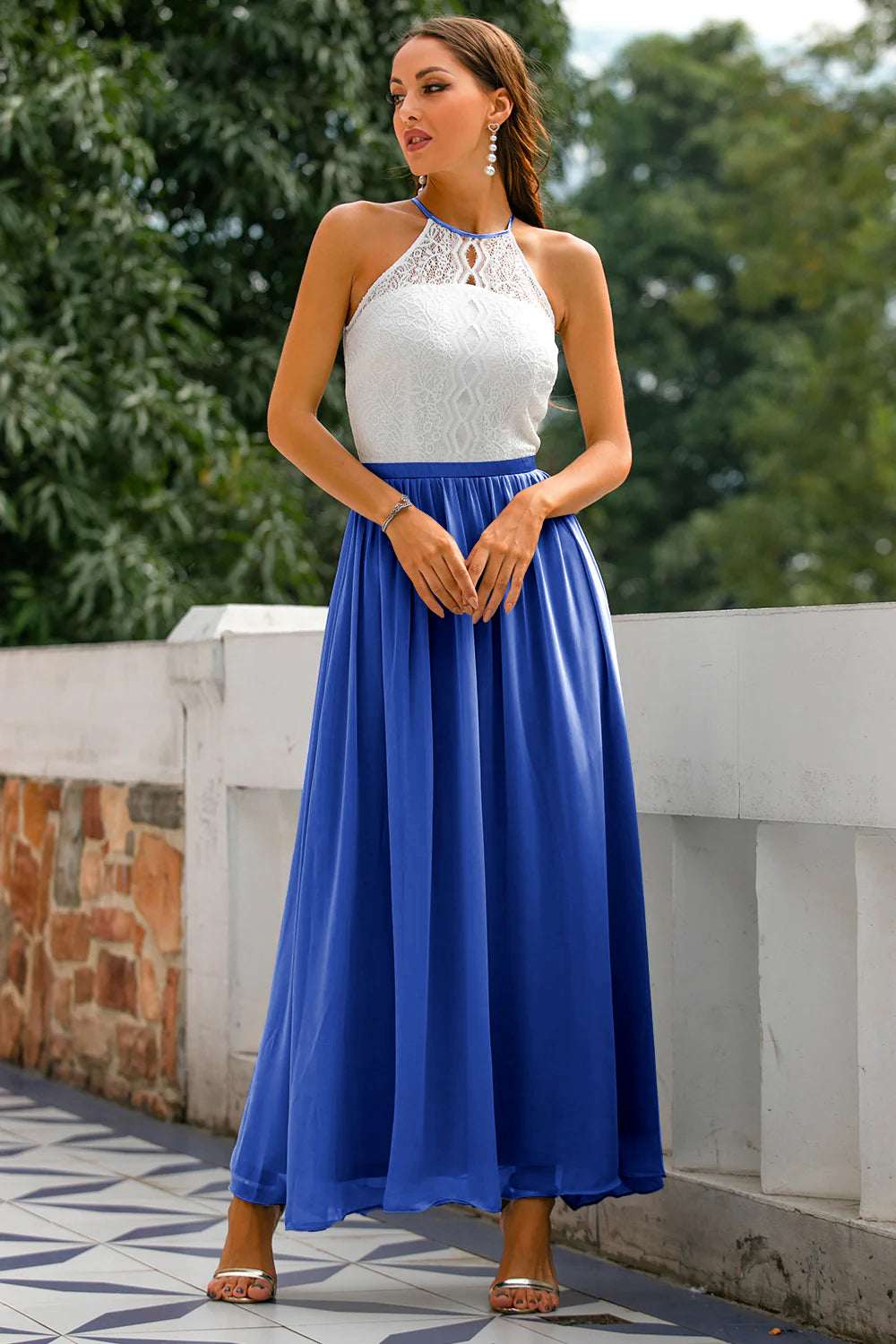 Robe longue à encolure américaine et corsage en dentelle — Amielle Paris