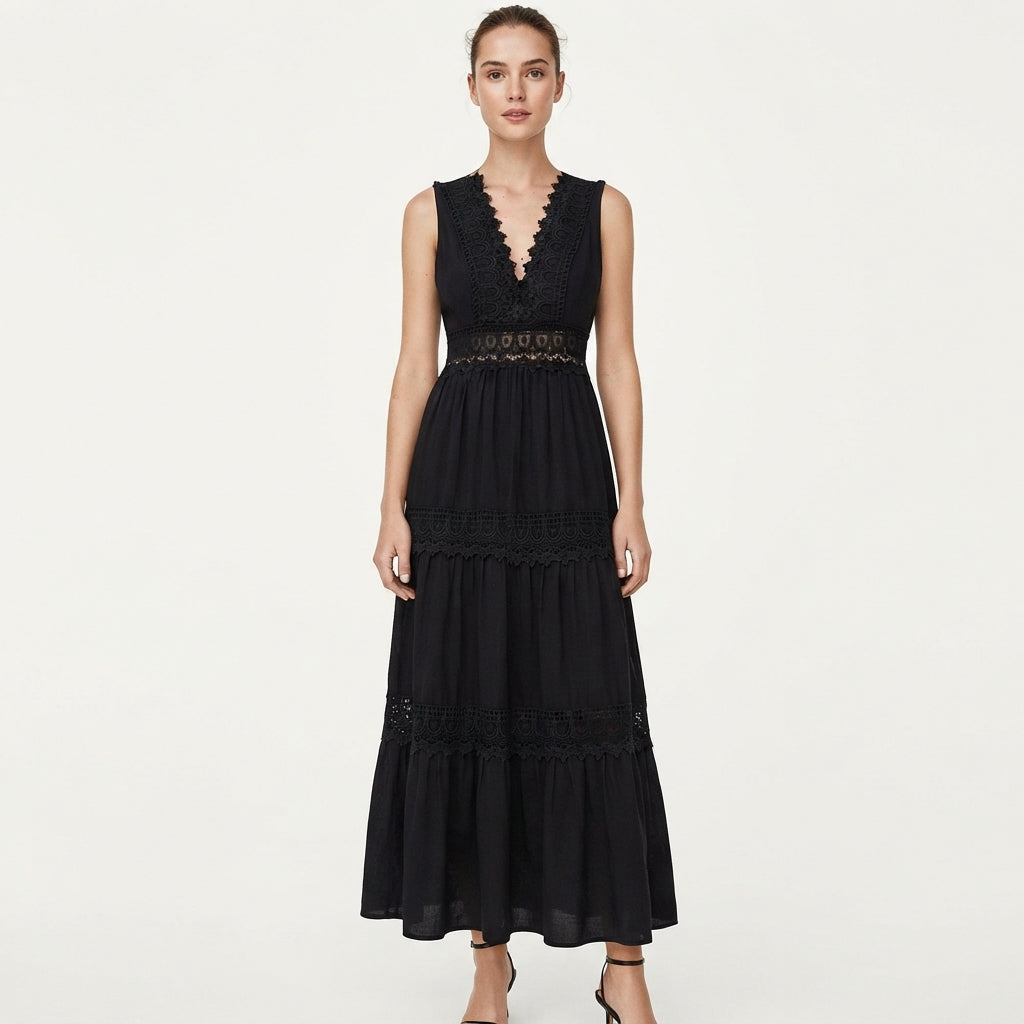 Robe longue à dentelle au crochet et col en V — Amielle Paris