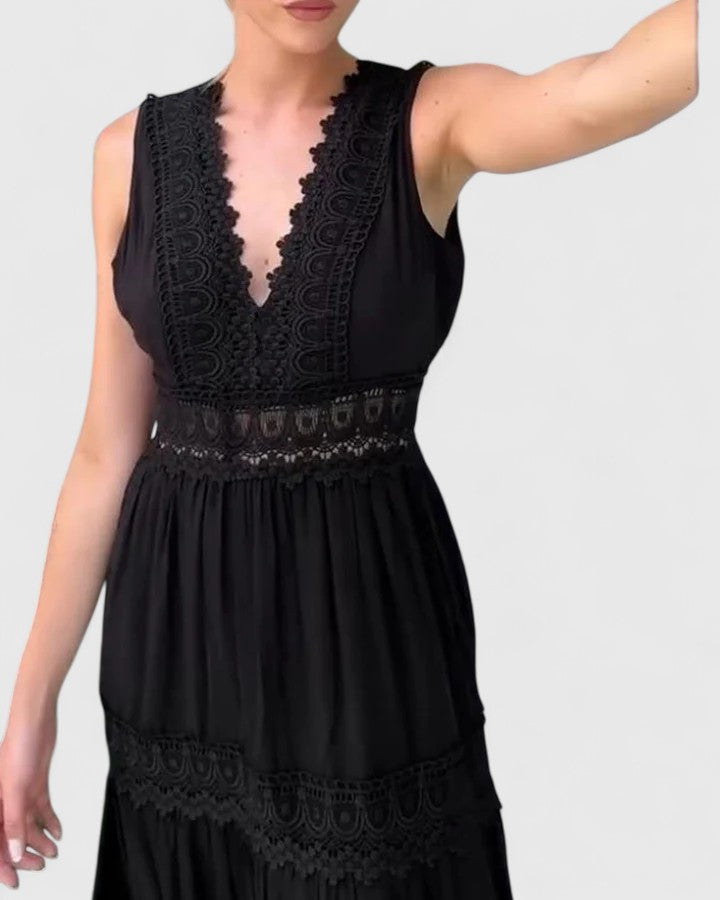 Robe longue à dentelle au crochet et col en V — Amielle Paris