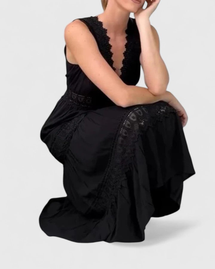 Robe longue à dentelle au crochet et col en V — Amielle Paris