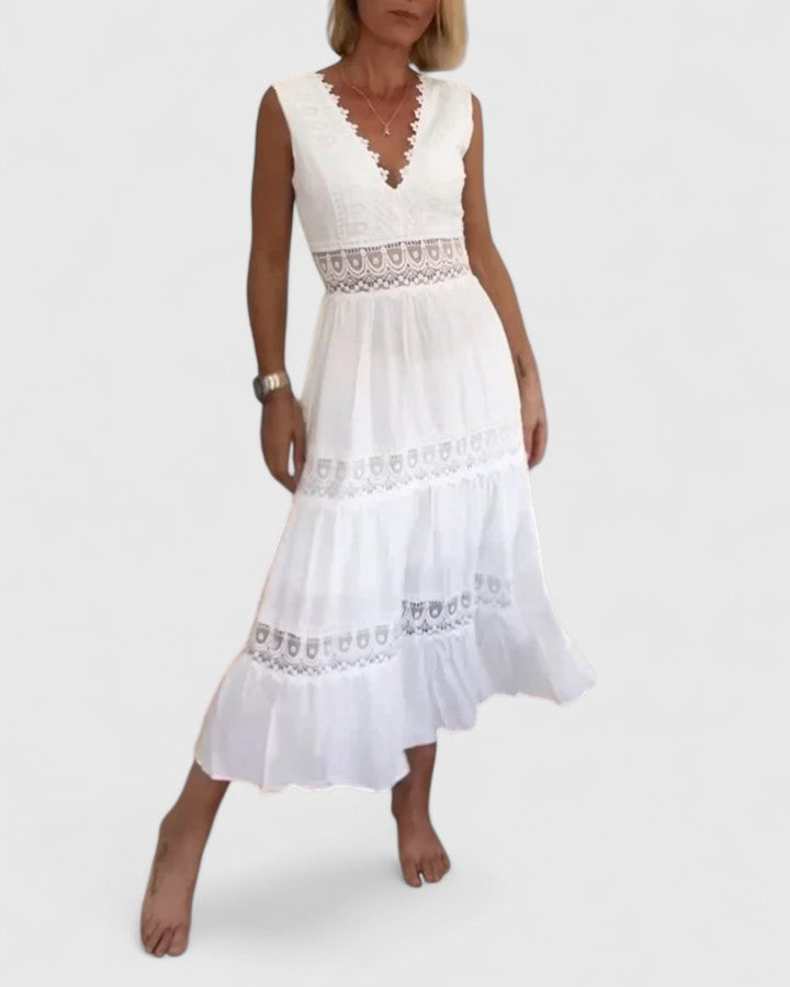 Robe longue à dentelle au crochet et col en V — Amielle Paris