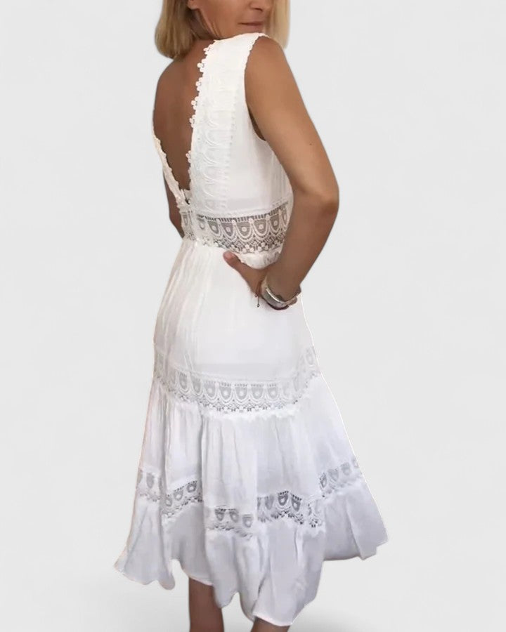 Robe longue à dentelle au crochet et col en V — Amielle Paris