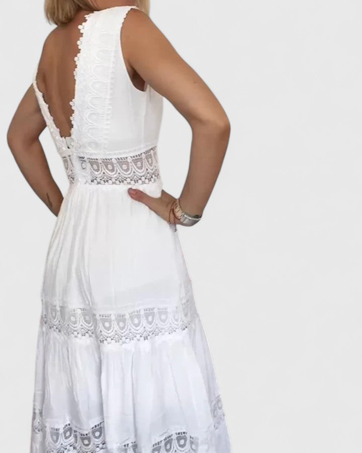 Robe longue à dentelle au crochet et col en V — Amielle Paris