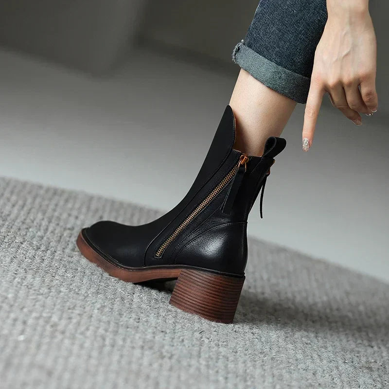 Bottines zippées à talon carré — Amielle Paris