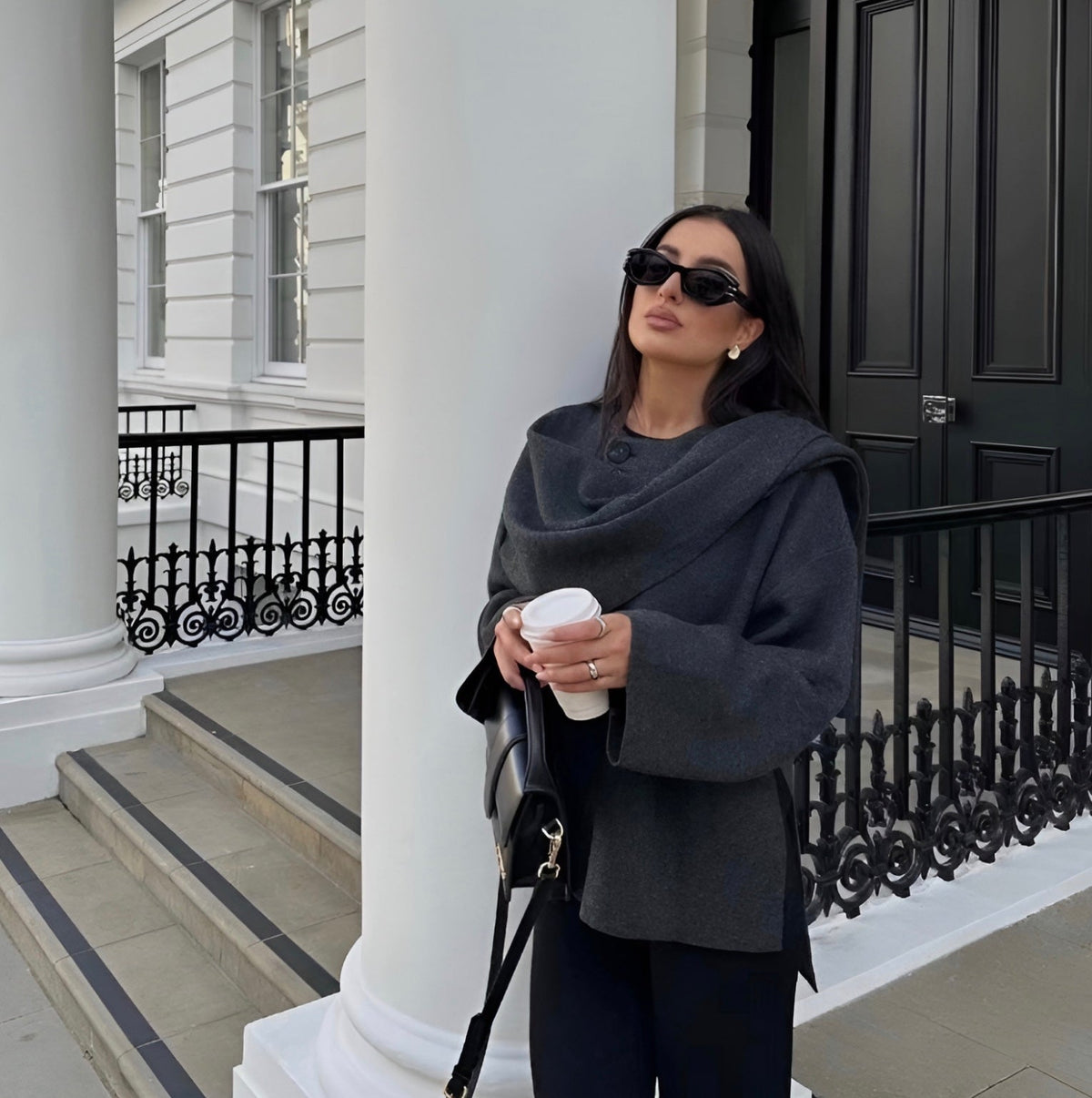 Manteau cape ample à finition texturée — Amielle Paris