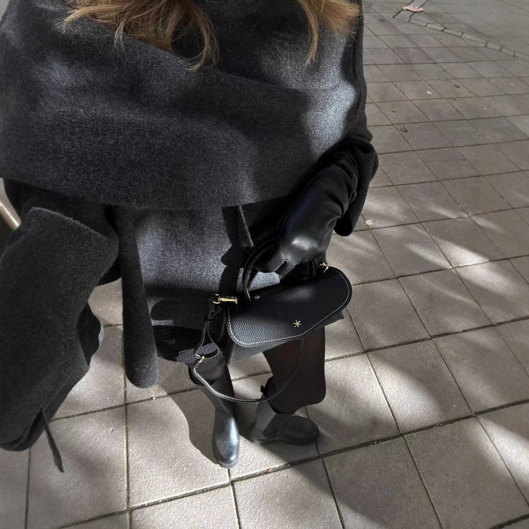 Manteau cape ample à finition texturée — Amielle Paris