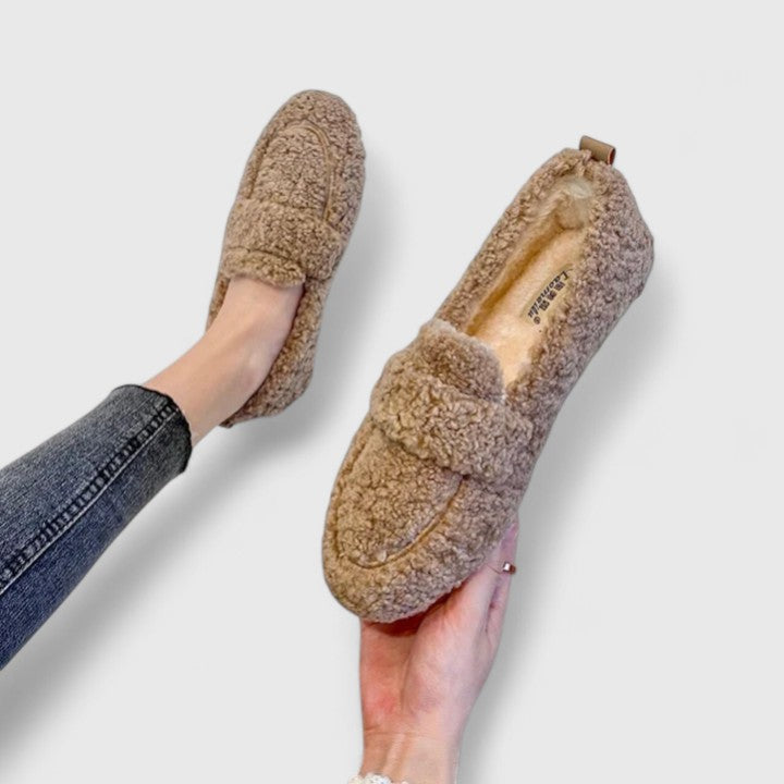 Chaussons effet peau lainée à semelle antidérapante — Amielle Paris