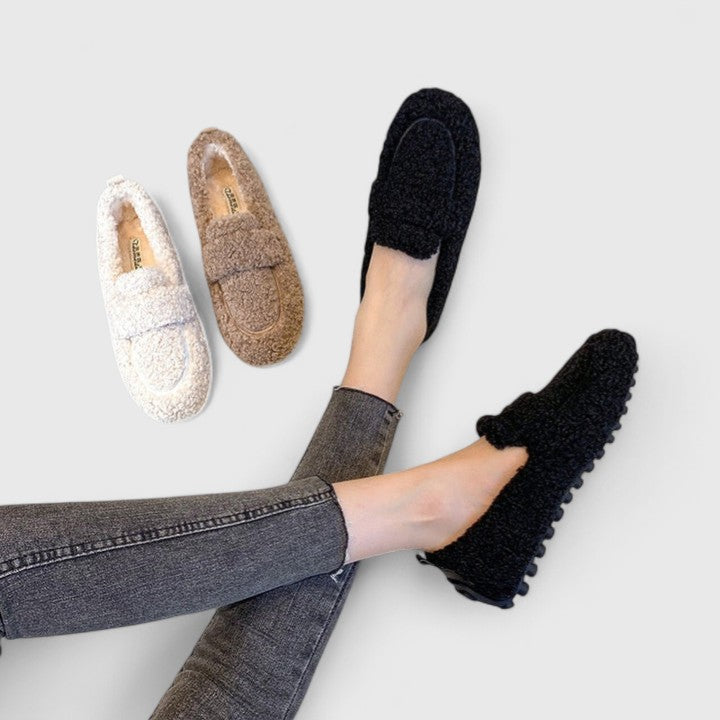 Chaussons effet peau lainée à semelle antidérapante — Amielle Paris