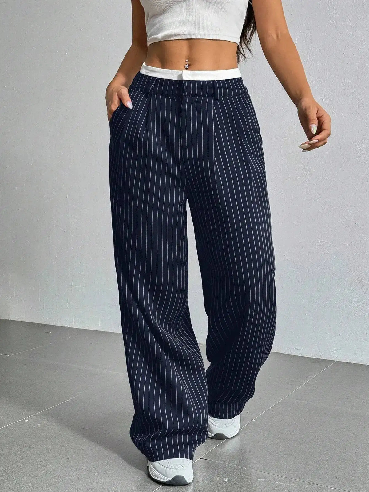 Pantalon large à fines rayures — Amielle Paris
