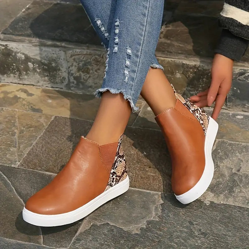 Bottines à empiècement serpent et semelle épaisse — Amielle Paris
